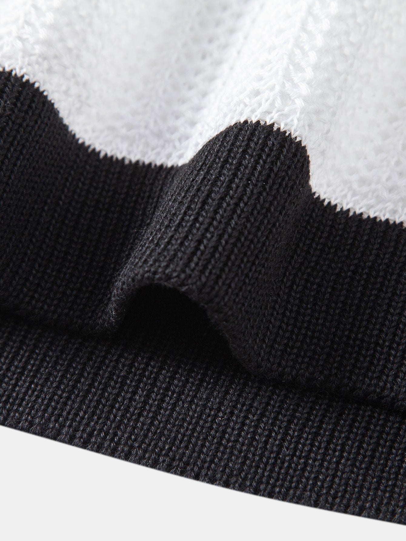 Contrast Trim Deep V Neck Textured Knit T-Shirt